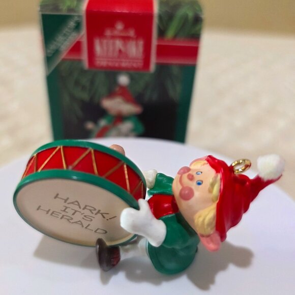 1990 Hallmark Keepsake Ornament Hark! It's Herald Elf Drum Holiday Christmas NIB - Picture 15 of 15